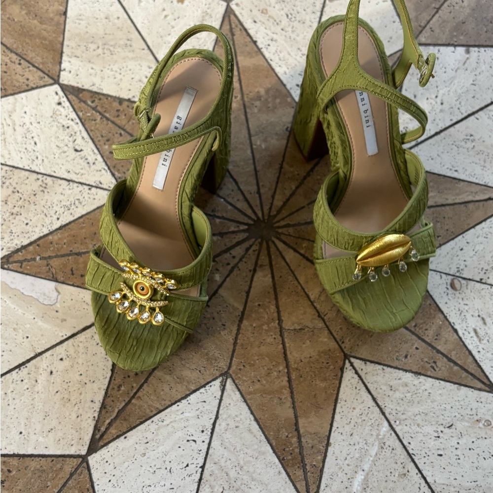 GIANI BINI Olive Green Heels with Gold Accents - Picture 2 of 4